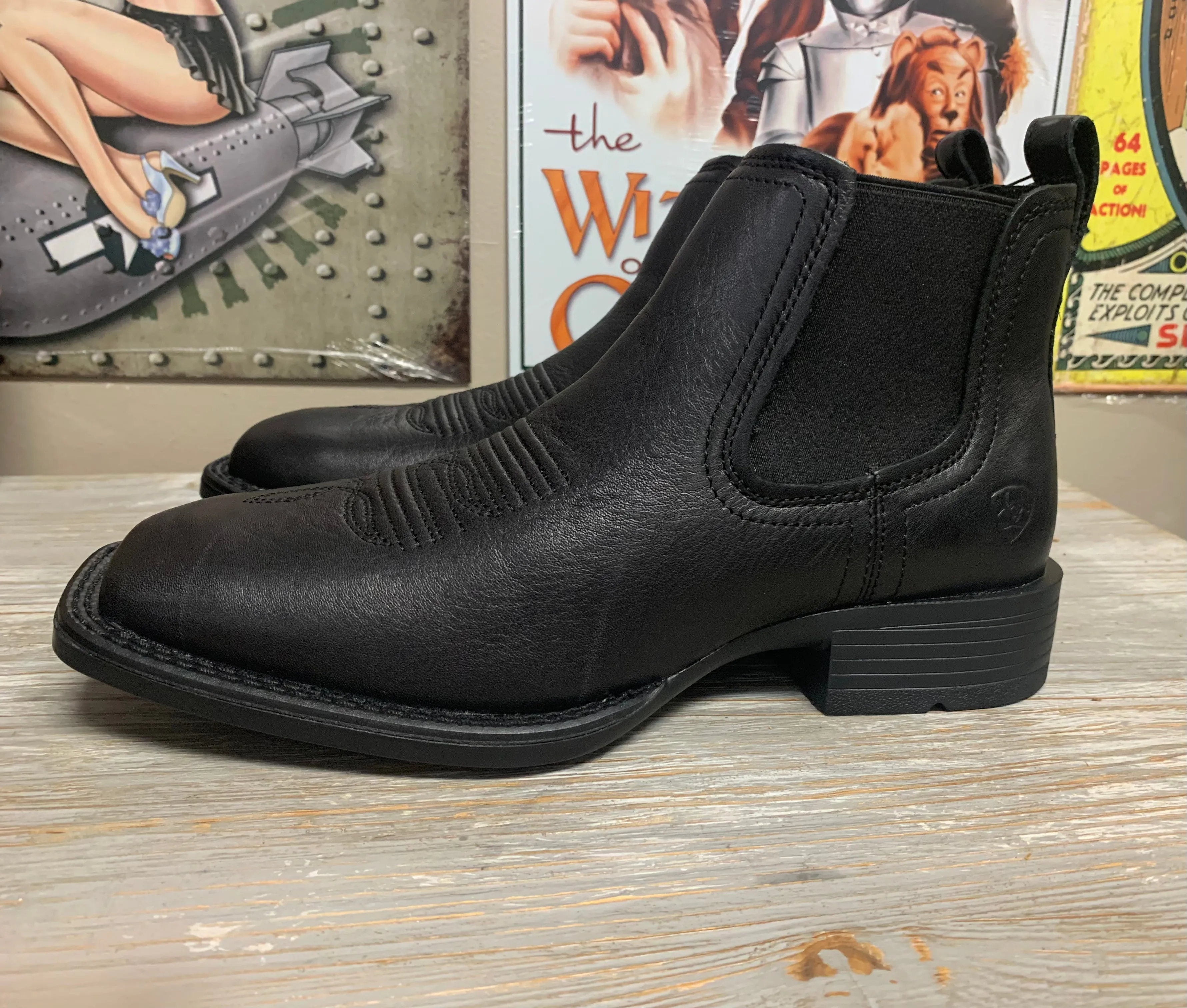 ARIAT MEN'S BOOKER ULTRA CHUKKA BOOTS - SQUARE TOE