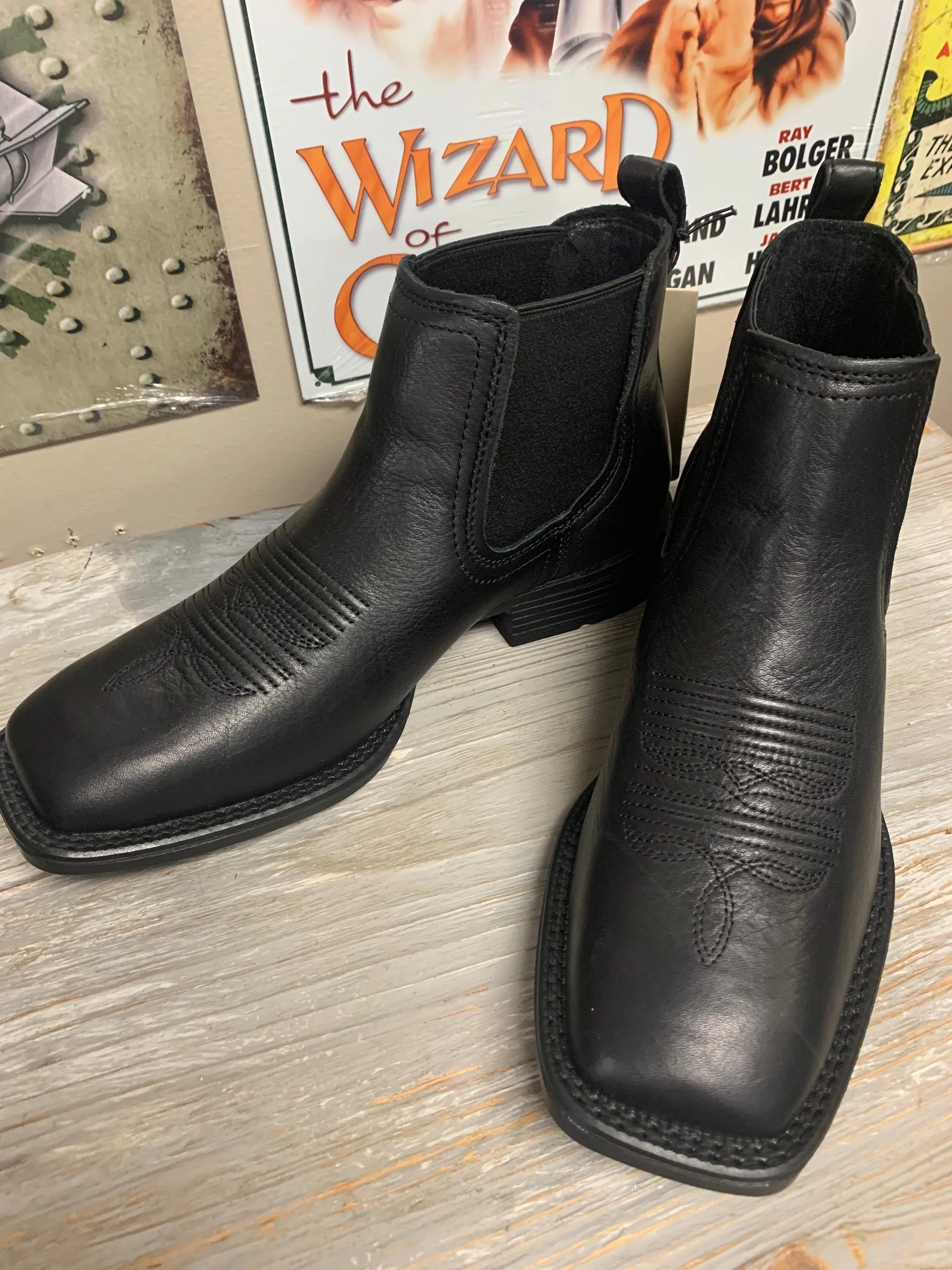 ARIAT MEN'S BOOKER ULTRA CHUKKA BOOTS - SQUARE TOE