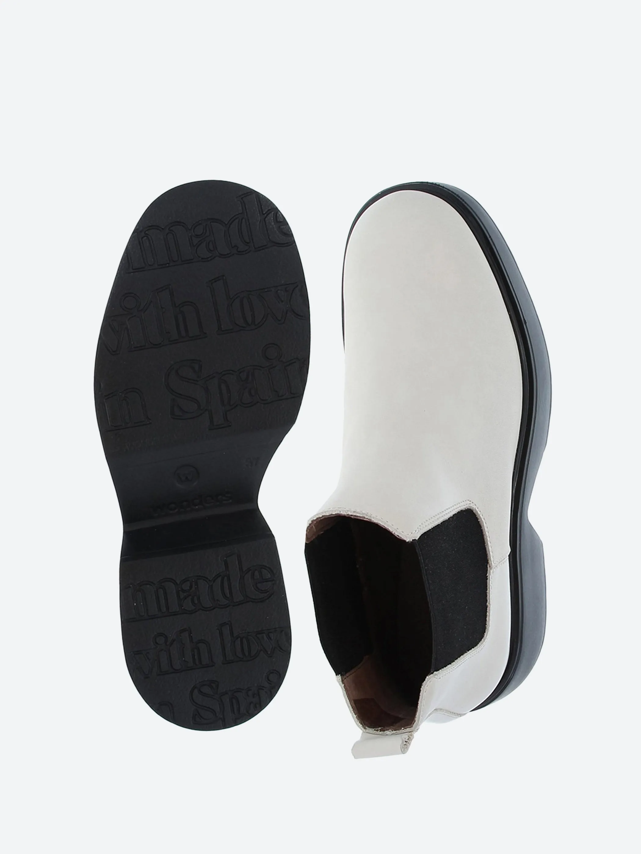 B-8204 Chelsea Boot