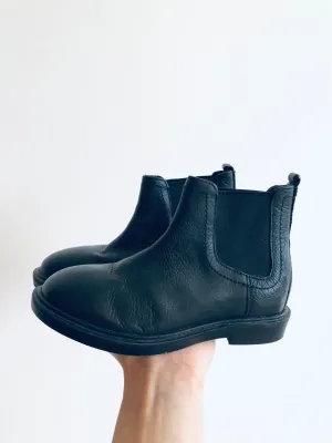 Chelsea Boots // 11.5 Kid