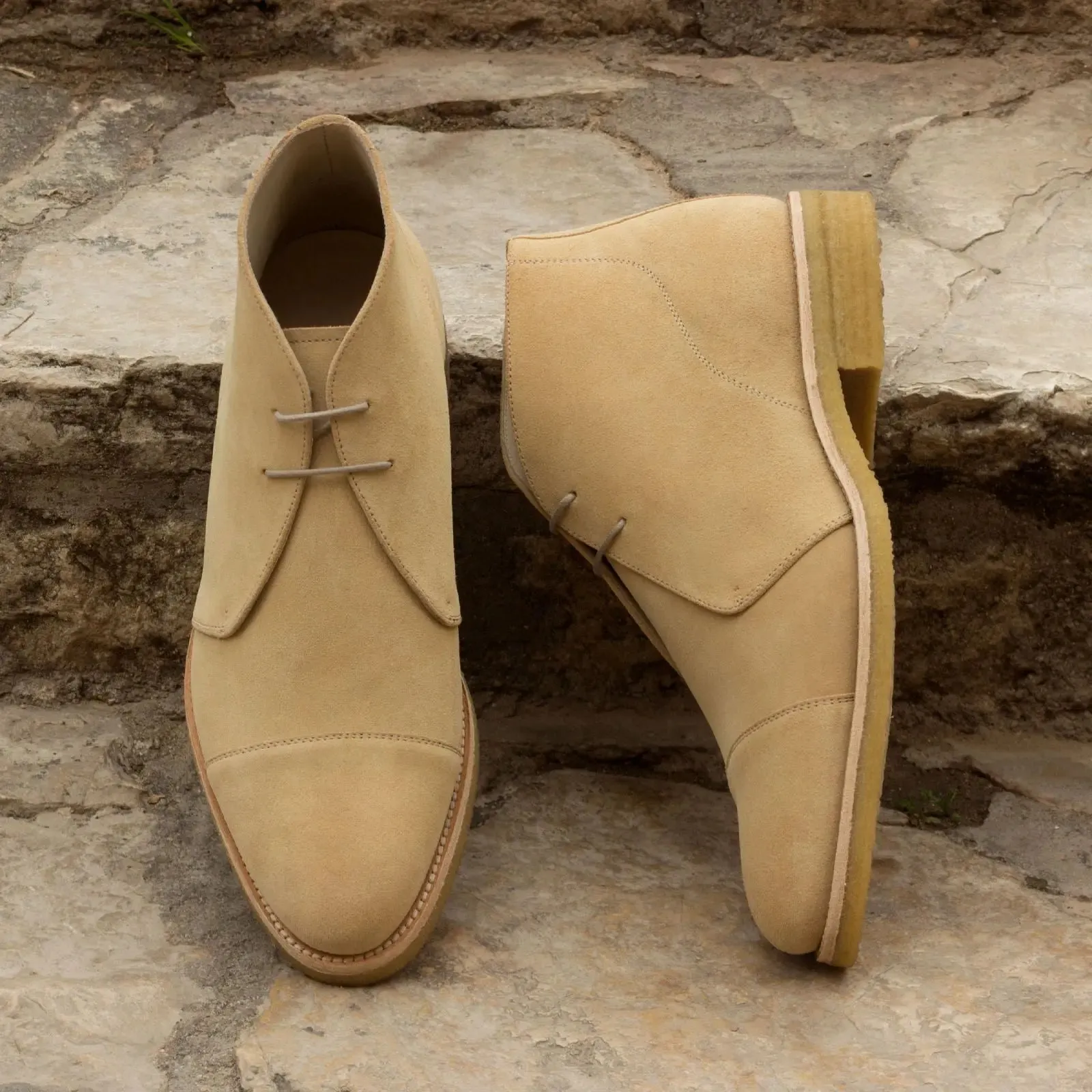 DapperFam Vivace in Sand Men's Lux Suede Chukka