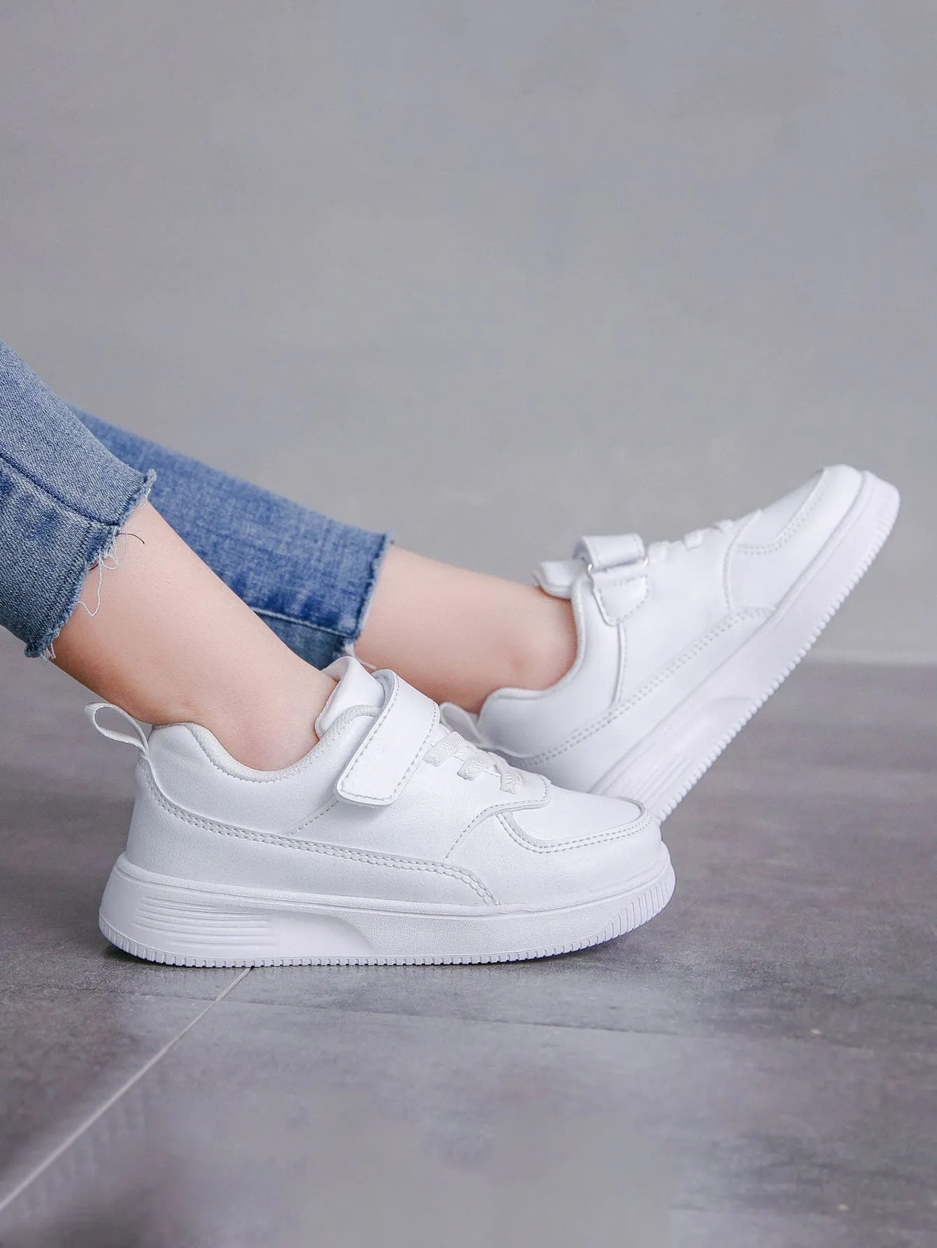Kids Minimalist Hook-and-loop Fastener Strap Skate Shoes- FD