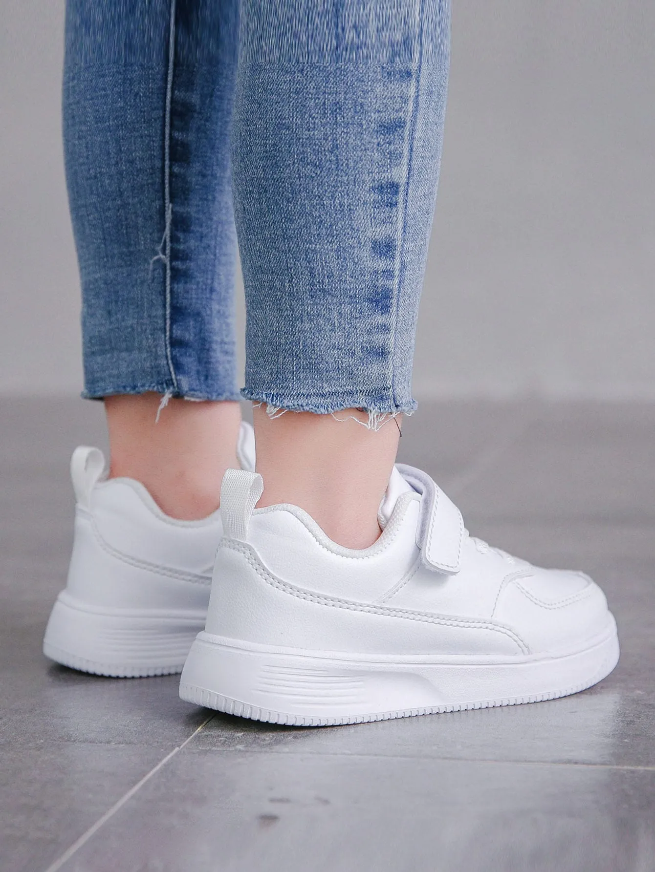 Kids Minimalist Hook-and-loop Fastener Strap Skate Shoes- FD