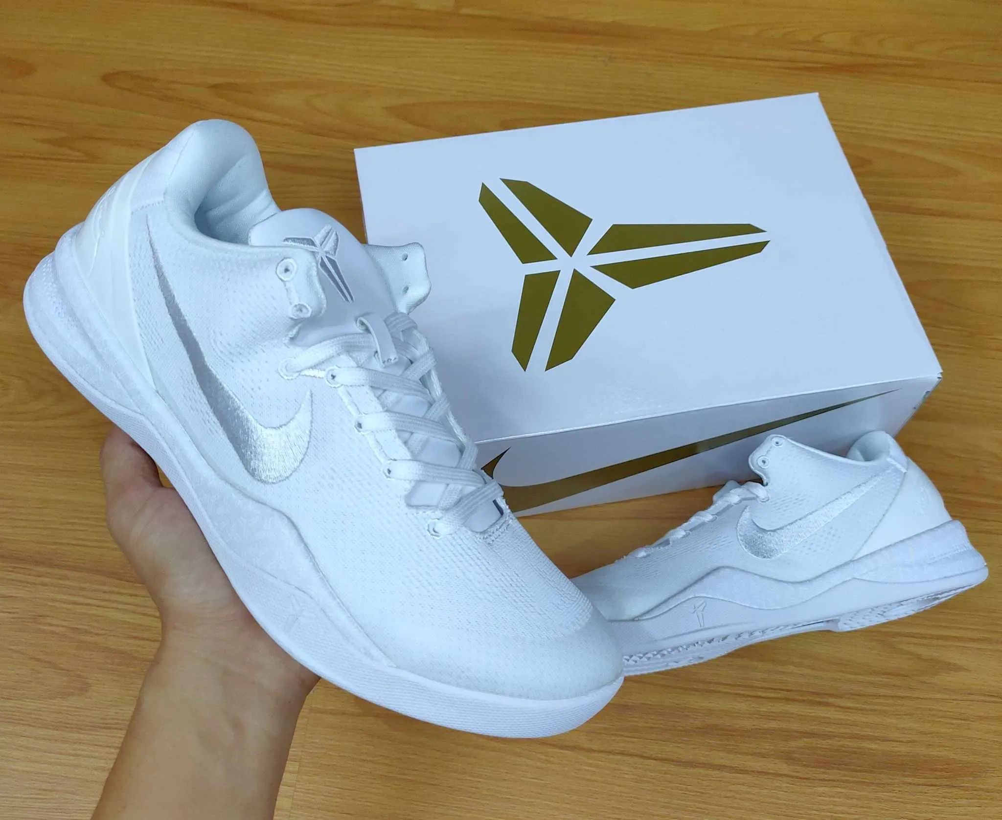 Kobe8 "Triple White"