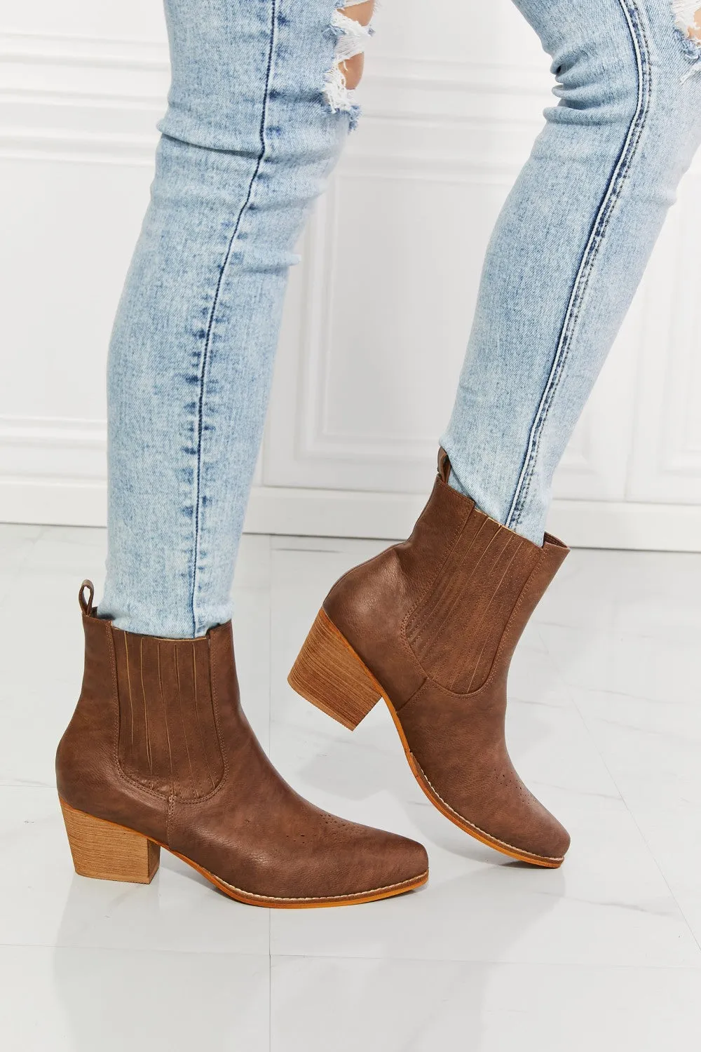 Love the Journey Stacked Heel Chelsea Boot in Chestnut ONLINE EXCLUSIVE