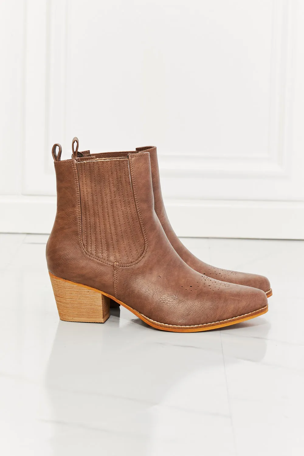 Love the Journey Stacked Heel Chelsea Boot in Chestnut ONLINE EXCLUSIVE