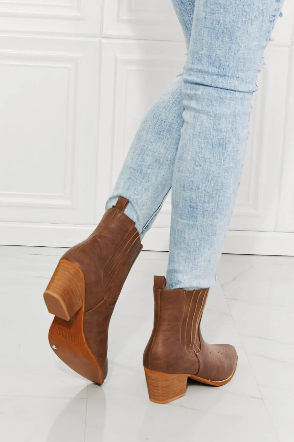 Love the Journey Stacked Heel Chelsea Boot in Chestnut ONLINE EXCLUSIVE