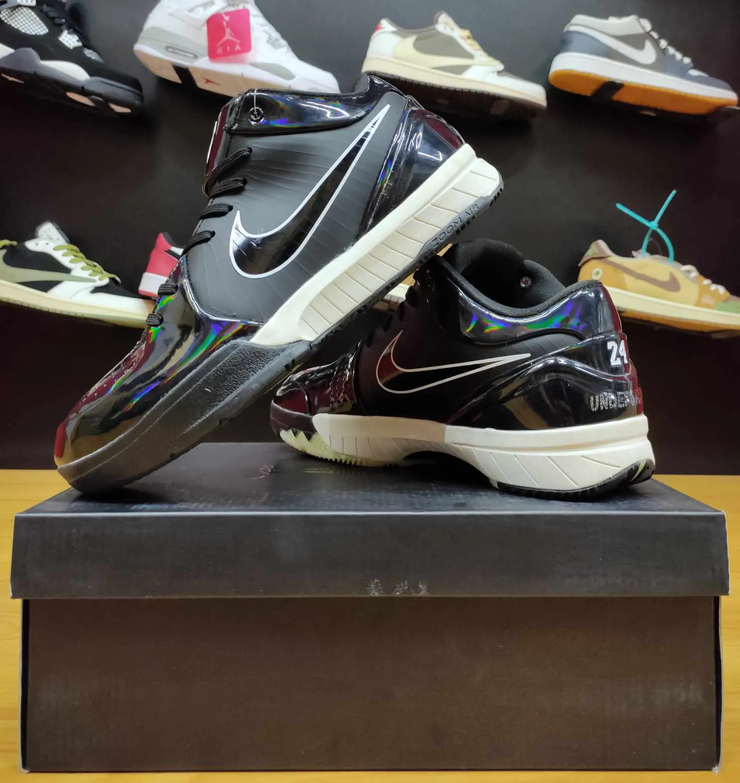 NikeUndefeated x Kobe4"Black Mamba"