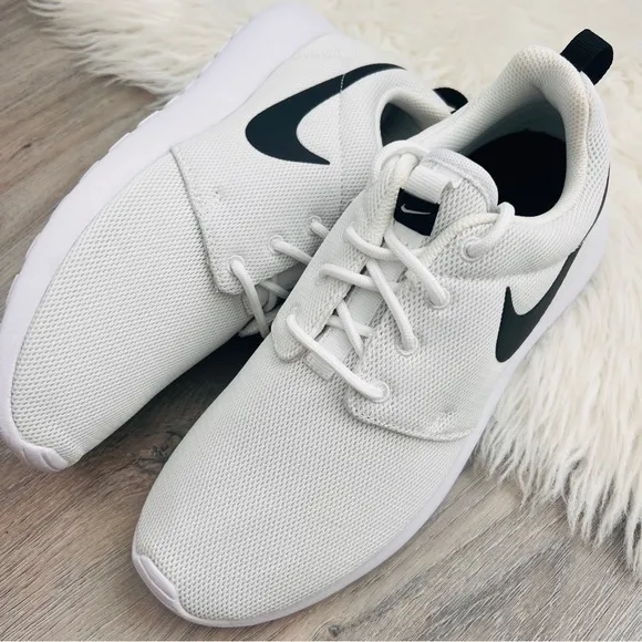 NWT Nike Roshe One Women’s Shoes