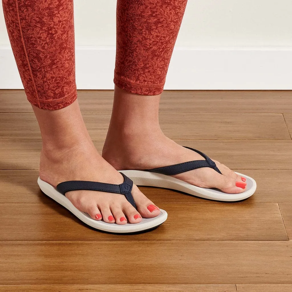 OluKai Women's Pi'oe Beach Sandal
