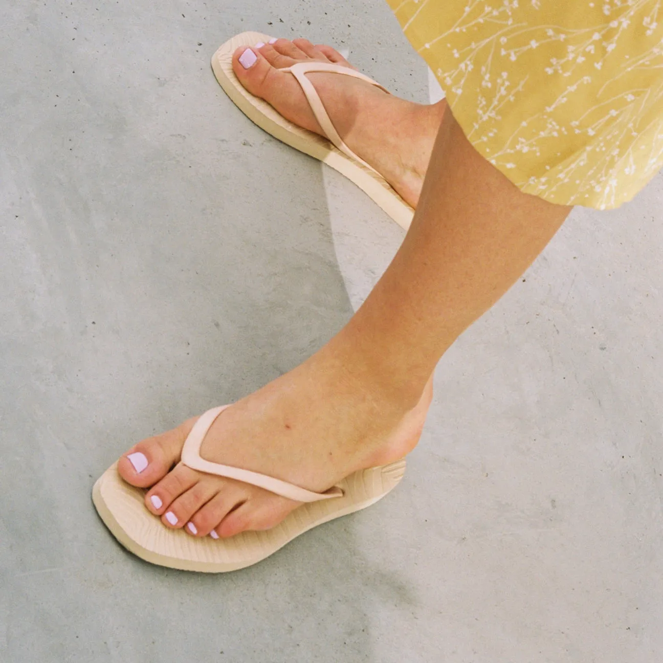 SLEEPERS Women Tapered Beige Flip Flops