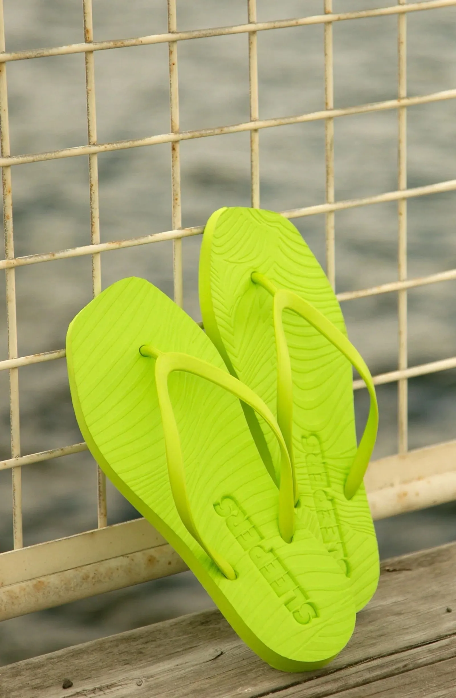 SLEEPERS Women Tapered Lime Green Flip Flops