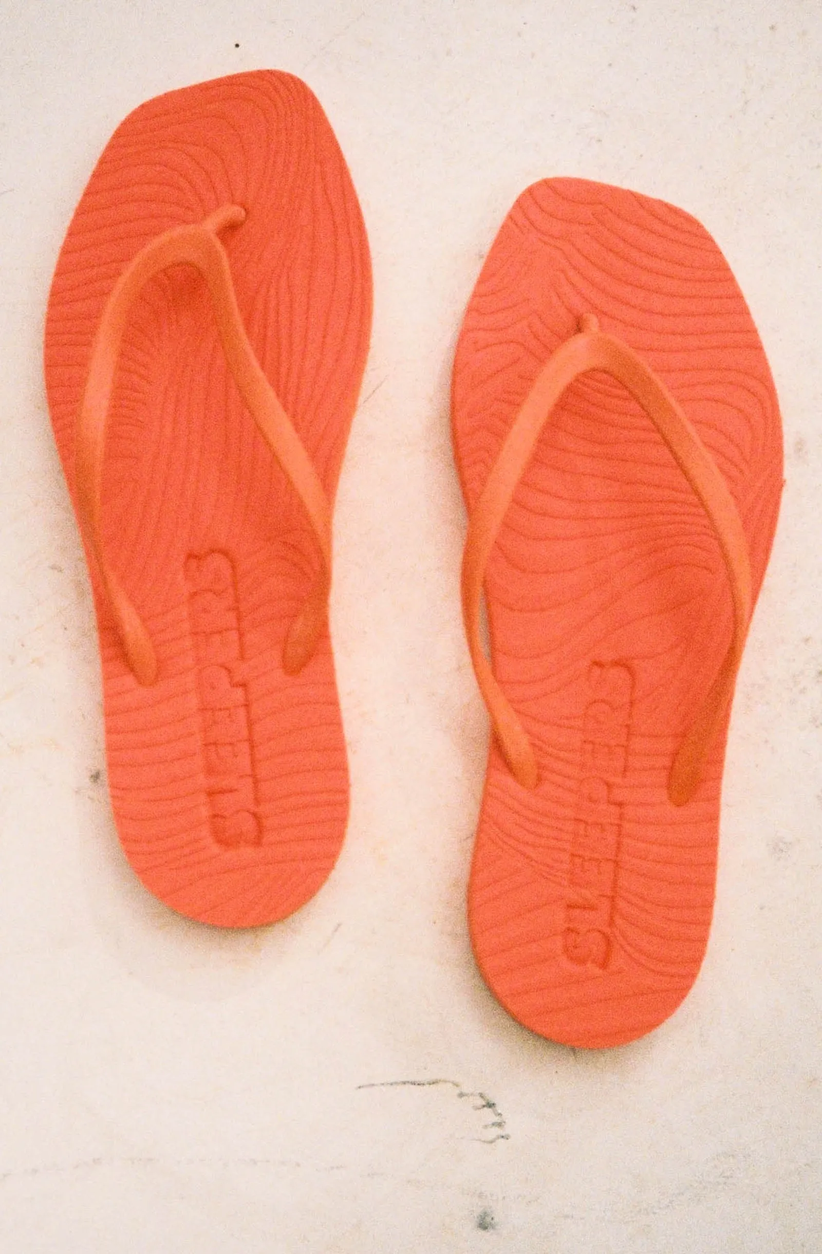 SLEEPERS Women Tapered Orange Flip Flops