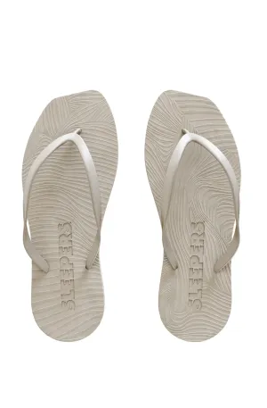 SLEEPERS Women Tapered Silver Flip Flops