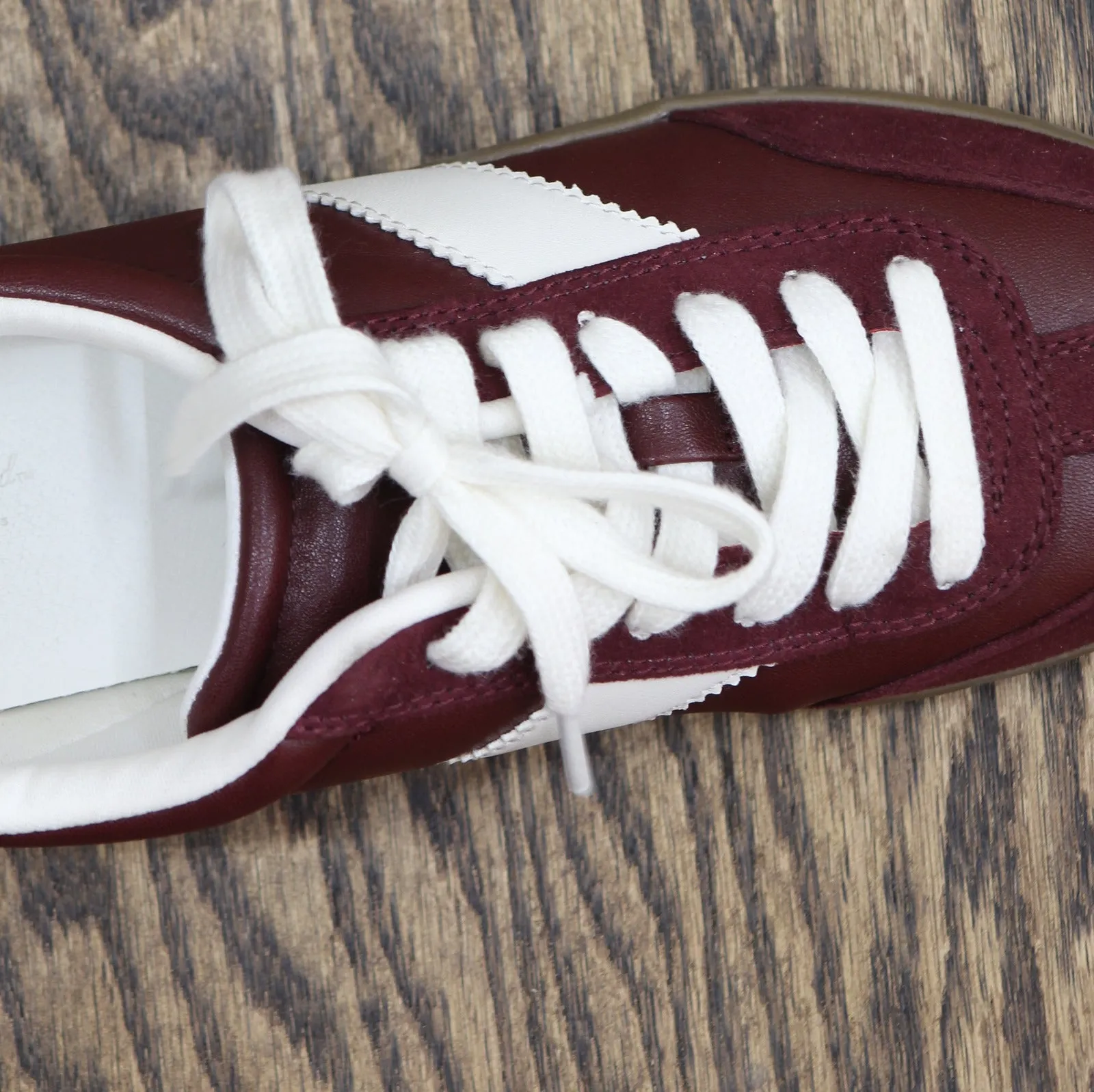 Universal Thread Spencer Fashion Sneakers Memory Foam Insole Burgundy Red 7.5M