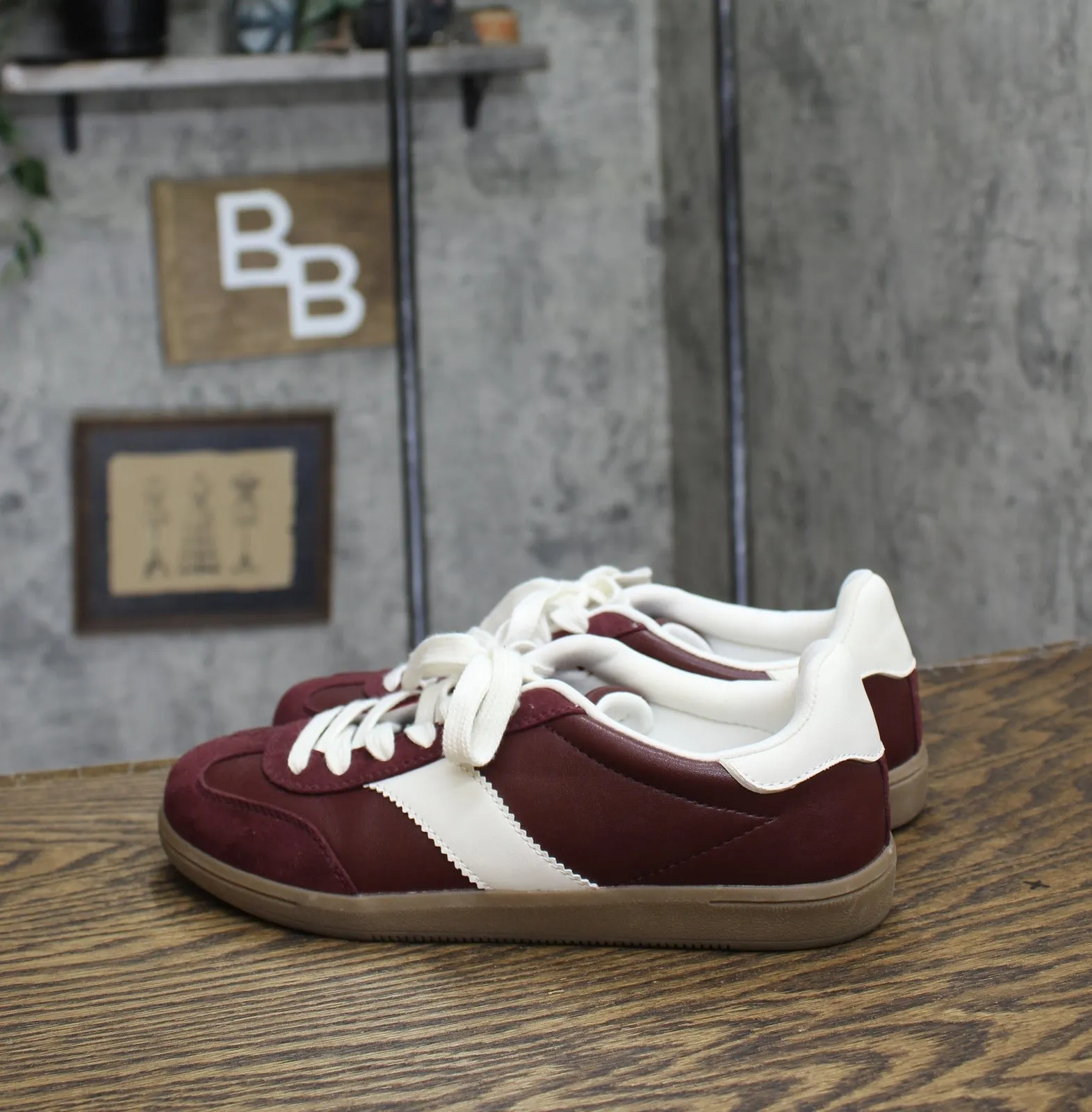 Universal Thread Spencer Fashion Sneakers Memory Foam Insole Burgundy Red 7.5M