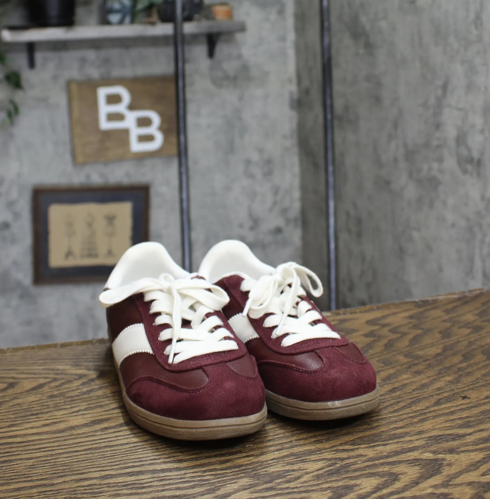 Universal Thread Spencer Fashion Sneakers Memory Foam Insole Burgundy Red 7.5M