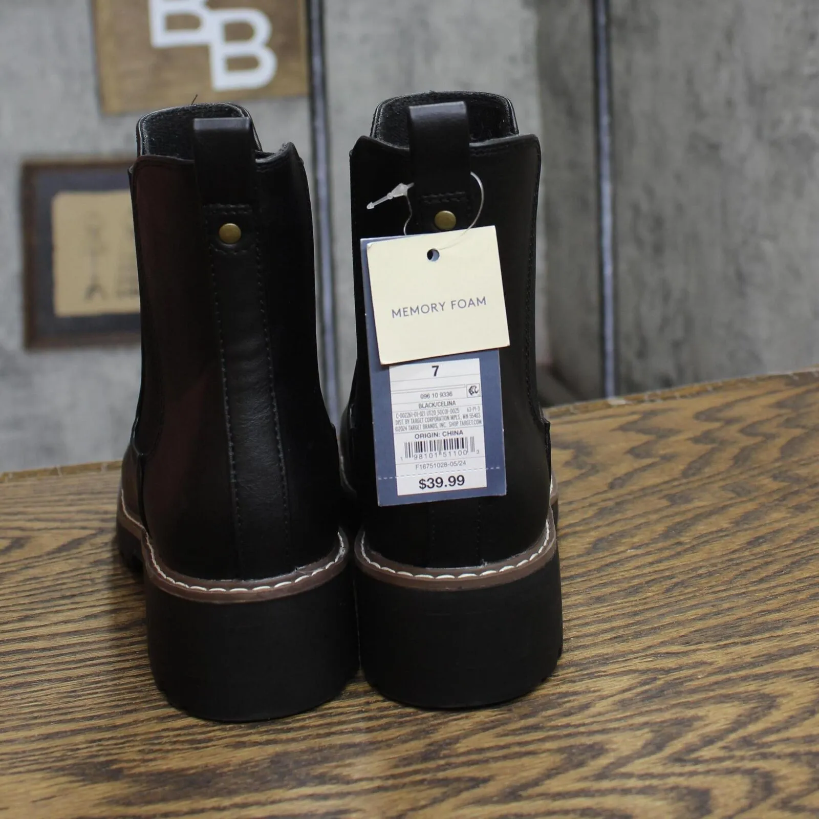 Universal Thread Womens Celina Chelsea Boots with Memory Foam Insole Black 7M