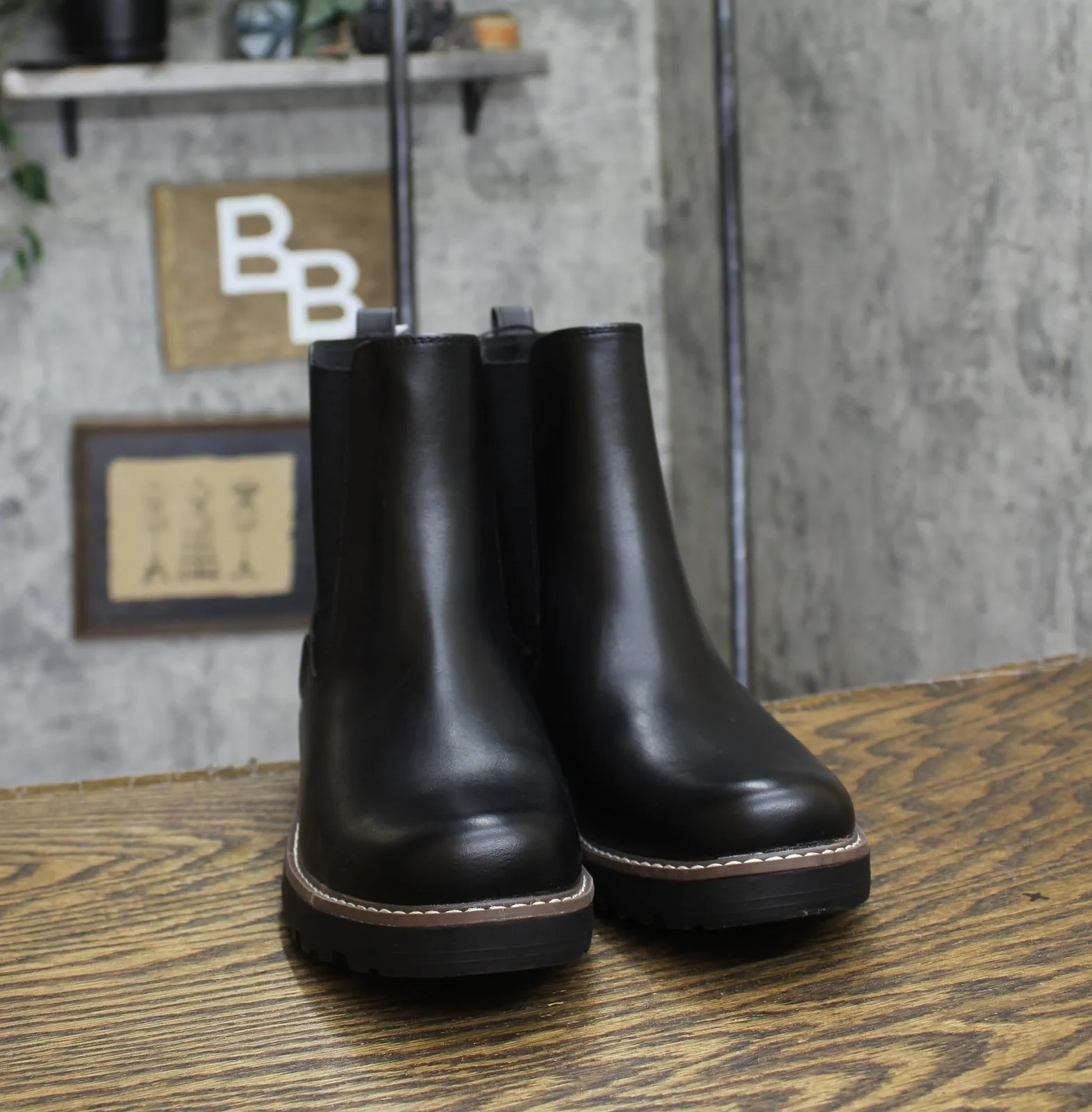 Universal Thread Womens Celina Chelsea Boots with Memory Foam Insole Black 8.5M