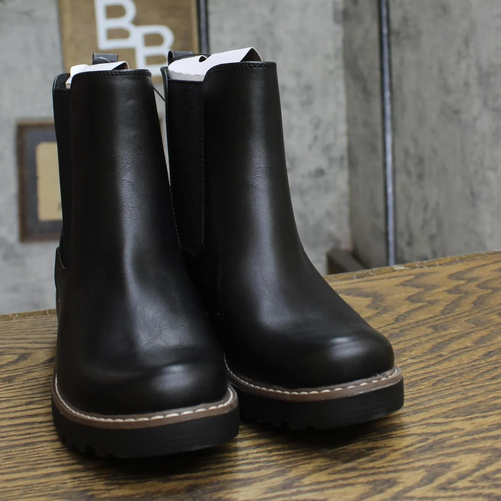 Universal Thread Womens Celina Chelsea Boots with Memory Foam Insole Black 8M