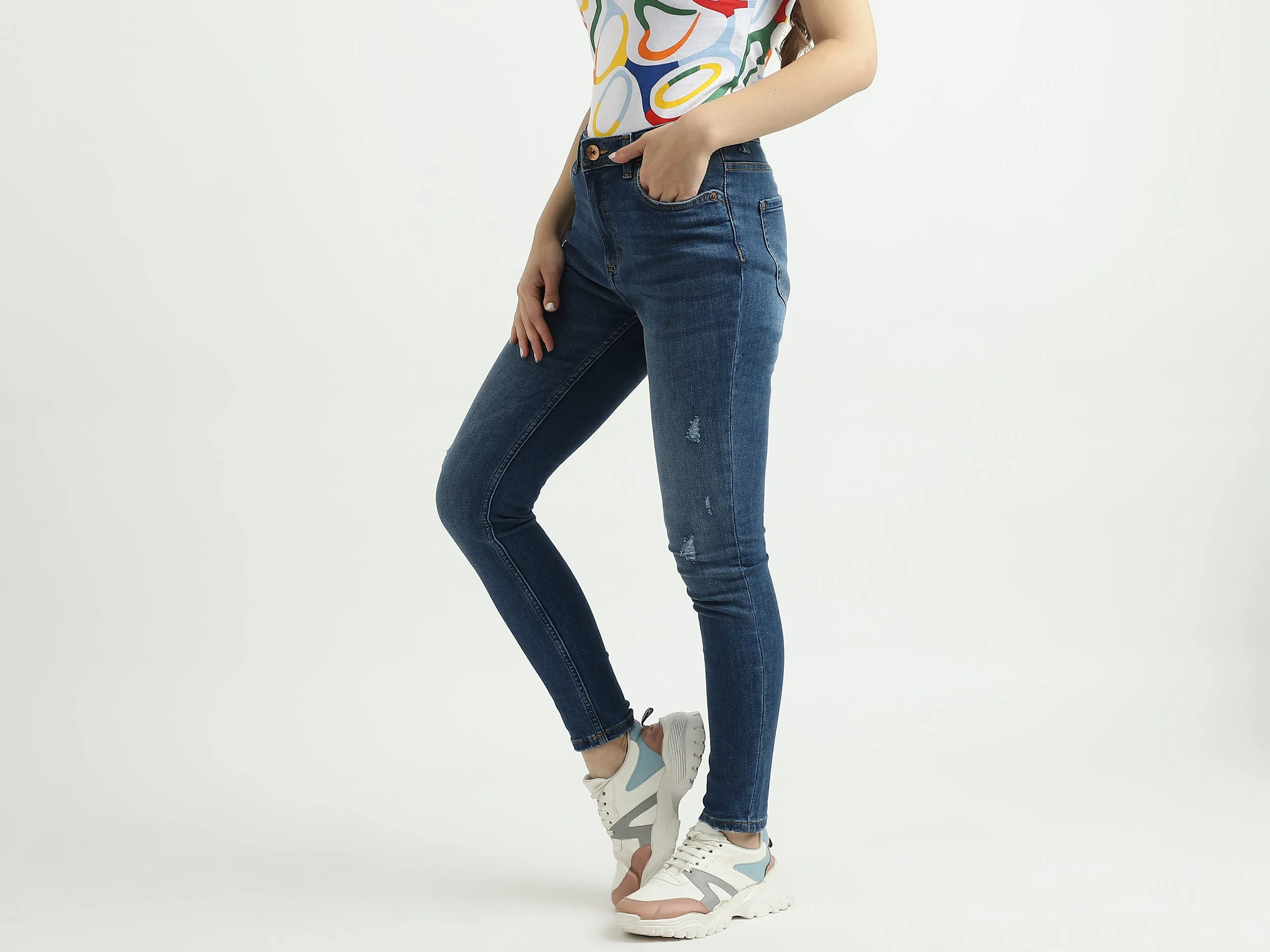 Women Solid Skinny Fit Jeans