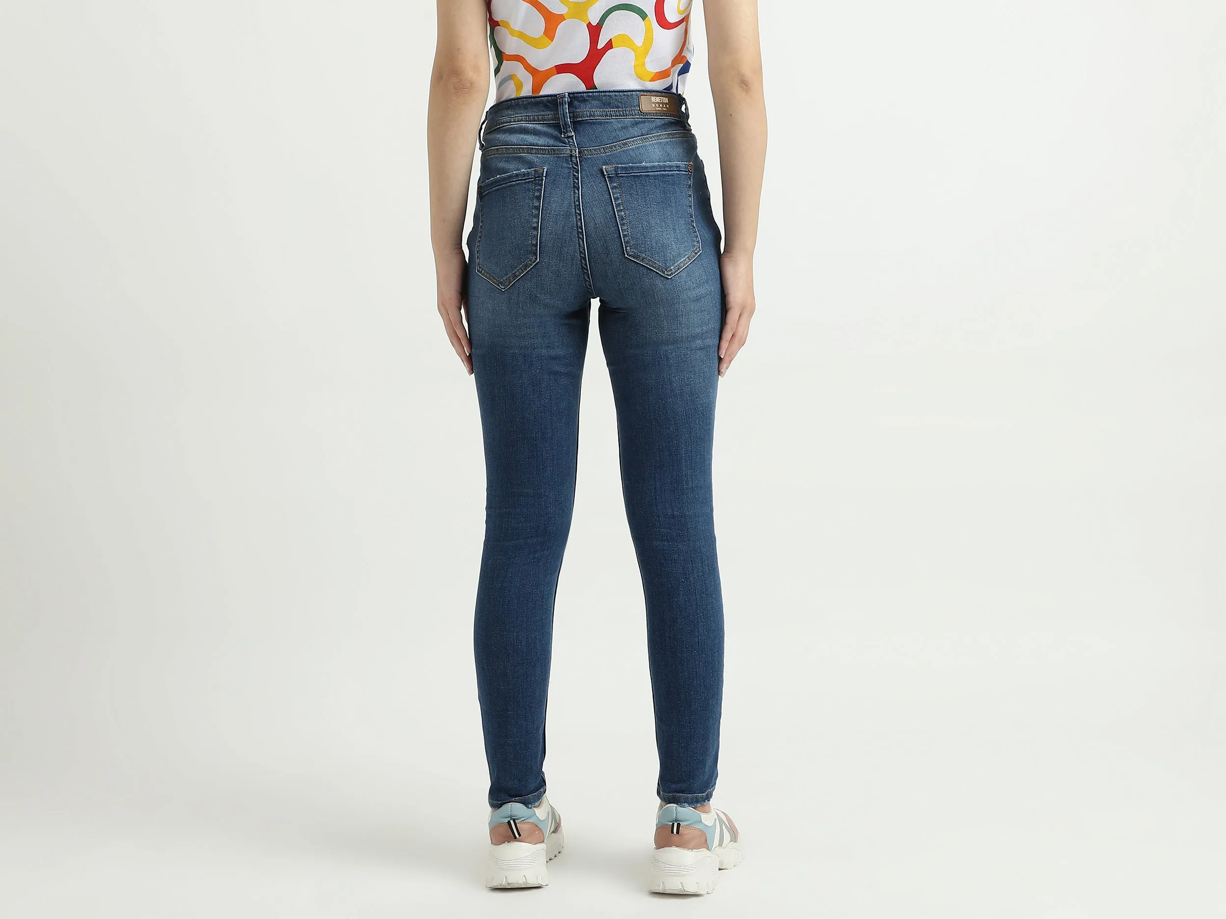 Women Solid Skinny Fit Jeans